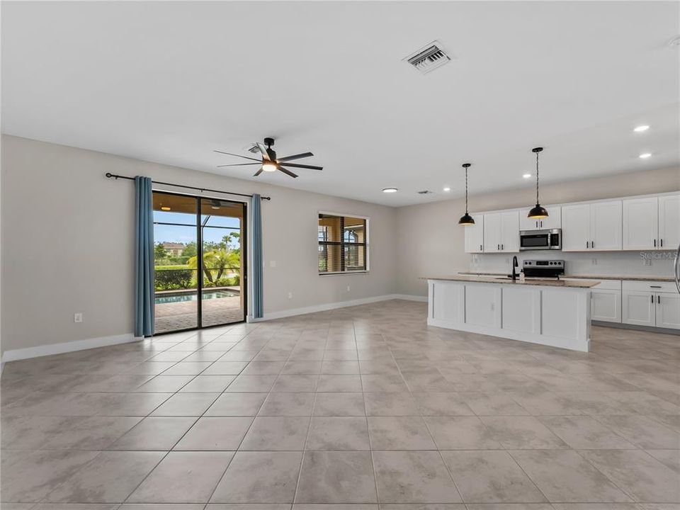 For Sale: $399,999 (4 beds, 3 baths, 2522 Square Feet)