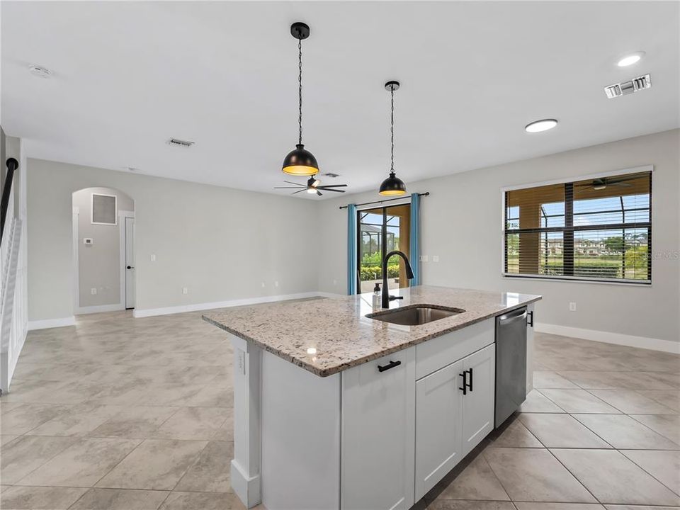For Sale: $399,999 (4 beds, 3 baths, 2522 Square Feet)