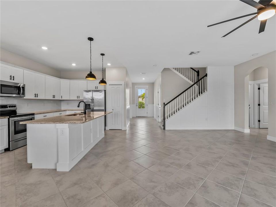 For Sale: $399,999 (4 beds, 3 baths, 2522 Square Feet)