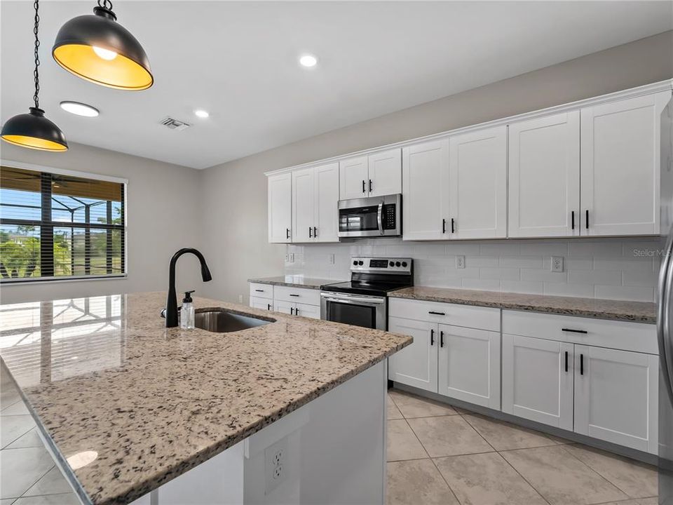 For Sale: $399,999 (4 beds, 3 baths, 2522 Square Feet)
