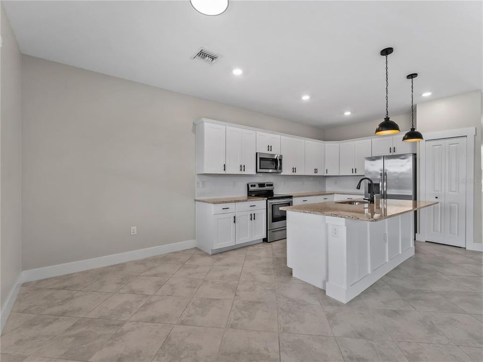 For Sale: $399,999 (4 beds, 3 baths, 2522 Square Feet)