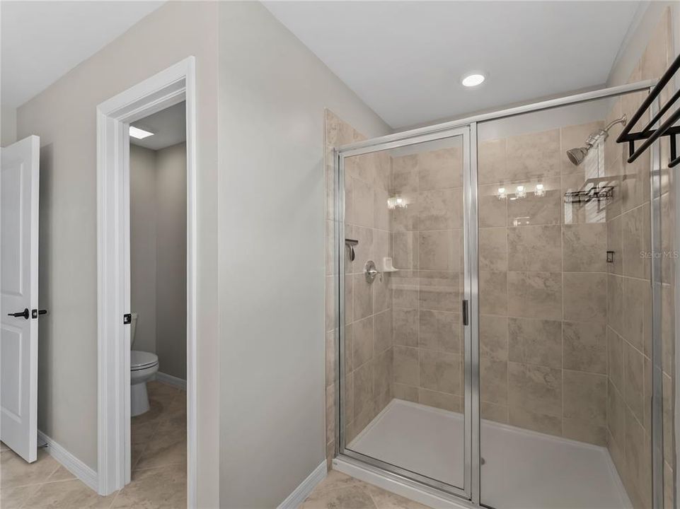 For Sale: $399,999 (4 beds, 3 baths, 2522 Square Feet)