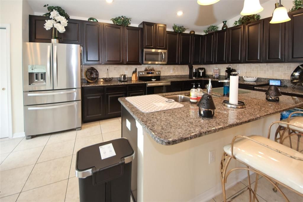 En Venta: $379,200 (4 camas, 2 baños, 2082 Pies cuadrados)