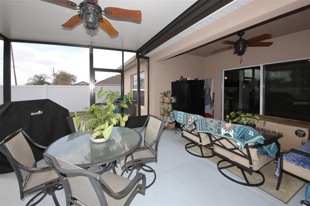 En Venta: $379,200 (4 camas, 2 baños, 2082 Pies cuadrados)