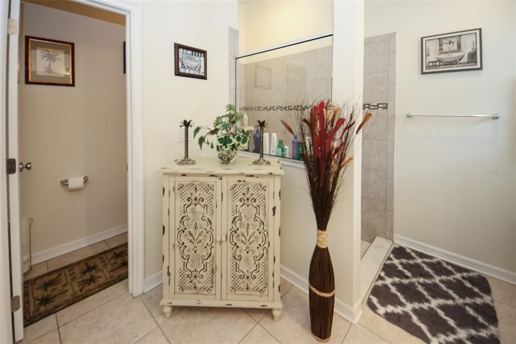 En Venta: $379,200 (4 camas, 2 baños, 2082 Pies cuadrados)