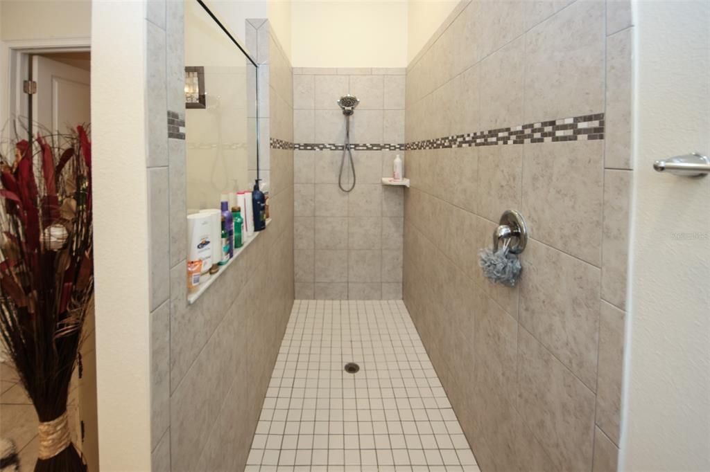 En Venta: $379,200 (4 camas, 2 baños, 2082 Pies cuadrados)