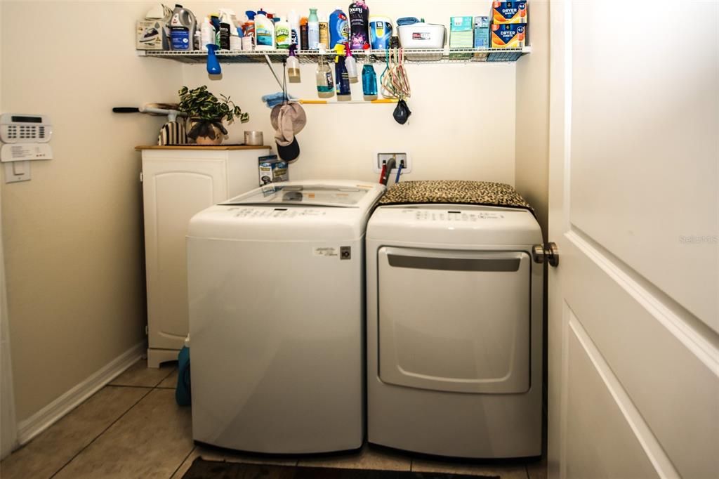 En Venta: $379,200 (4 camas, 2 baños, 2082 Pies cuadrados)