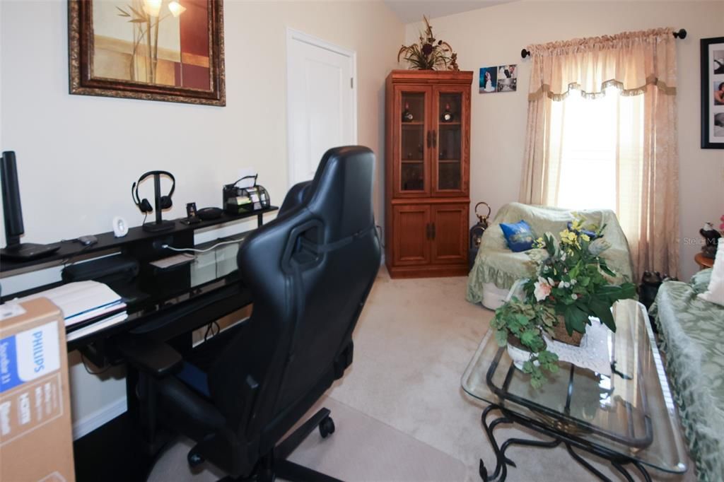 En Venta: $379,200 (4 camas, 2 baños, 2082 Pies cuadrados)