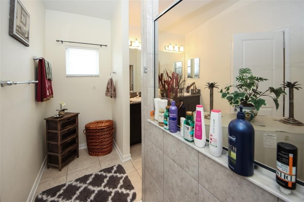 En Venta: $379,200 (4 camas, 2 baños, 2082 Pies cuadrados)