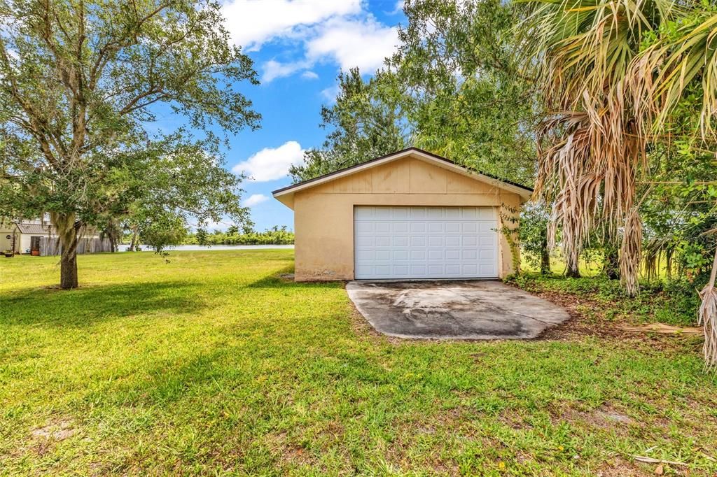 На продажу: $250,000 (0.40 acres)