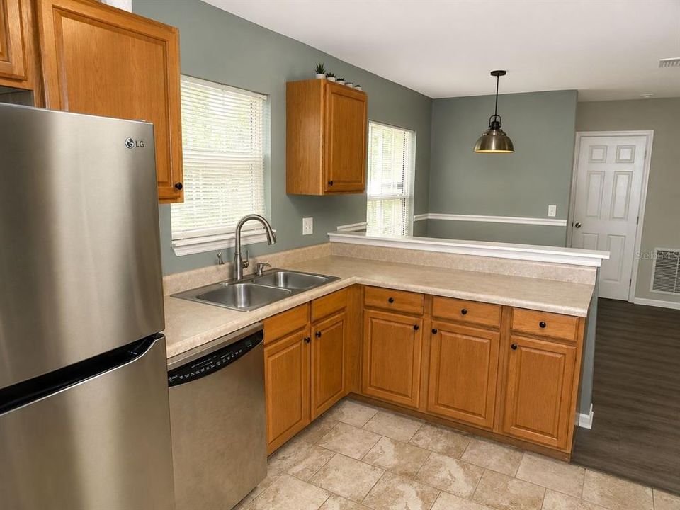 For Sale: $229,000 (3 beds, 2 baths, 1214 Square Feet)