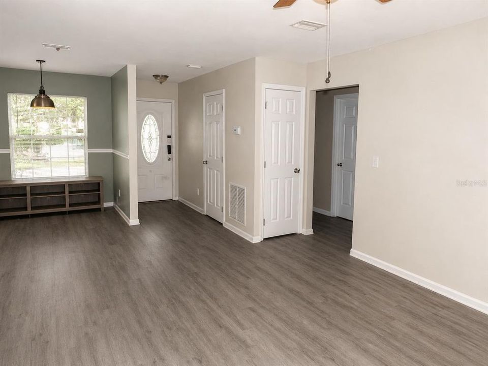 For Sale: $229,000 (3 beds, 2 baths, 1214 Square Feet)
