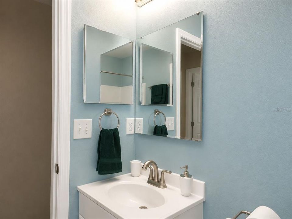 For Sale: $229,000 (3 beds, 2 baths, 1214 Square Feet)