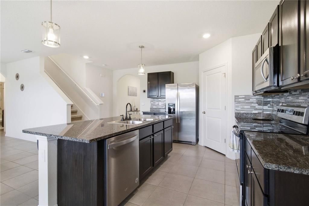 For Sale: $457,000 (5 beds, 3 baths, 2638 Square Feet)