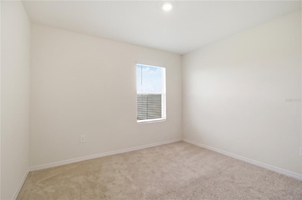For Sale: $457,000 (5 beds, 3 baths, 2638 Square Feet)