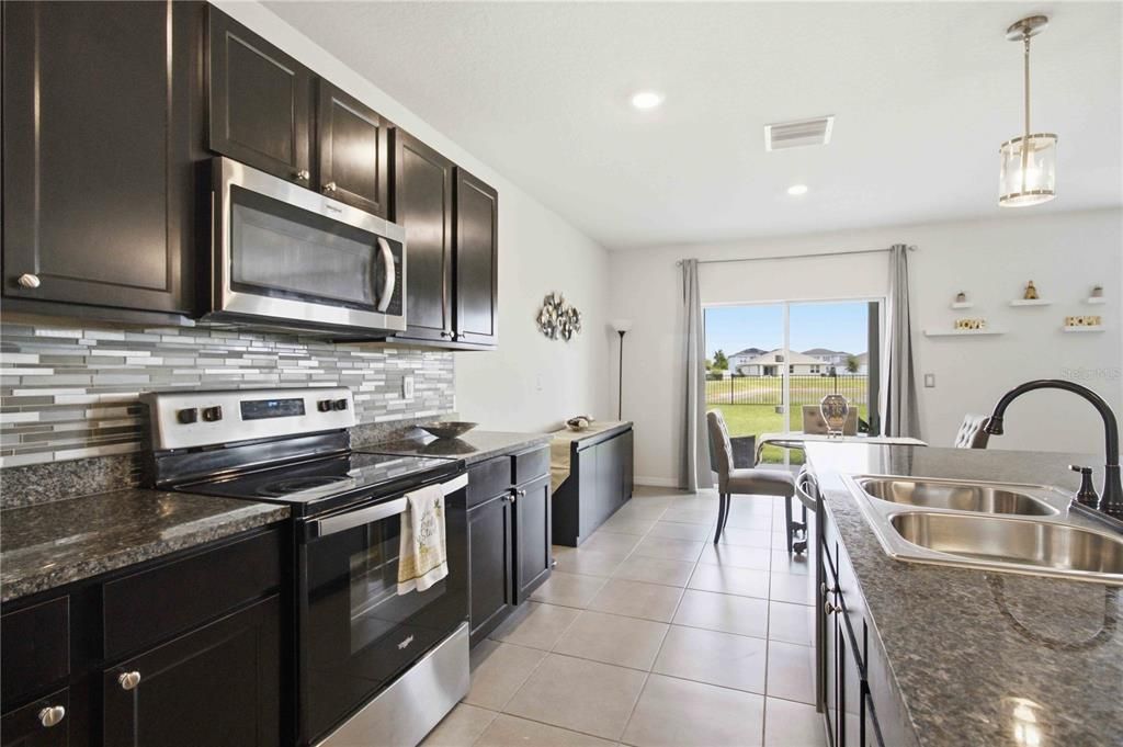 For Sale: $457,000 (5 beds, 3 baths, 2638 Square Feet)