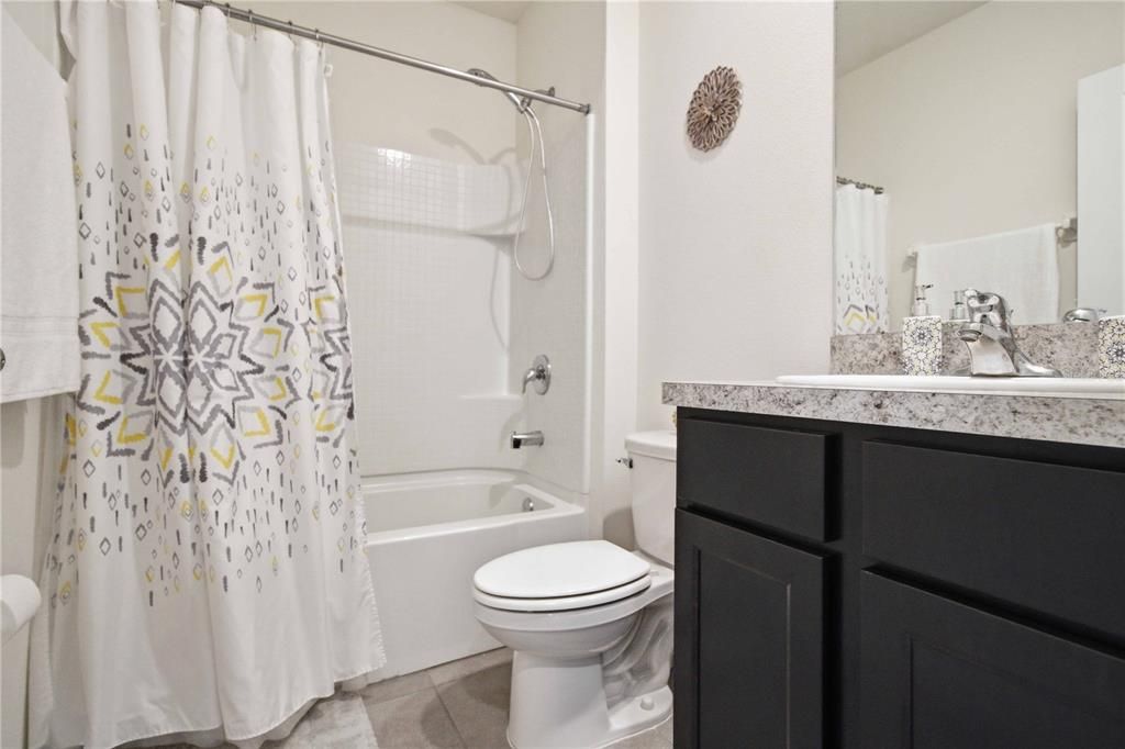 For Sale: $457,000 (5 beds, 3 baths, 2638 Square Feet)