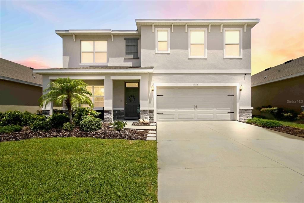 For Sale: $457,000 (5 beds, 3 baths, 2638 Square Feet)