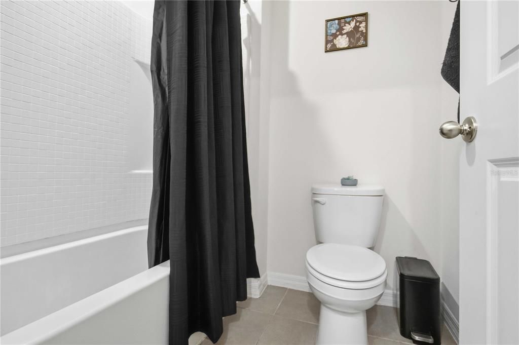 For Sale: $457,000 (5 beds, 3 baths, 2638 Square Feet)