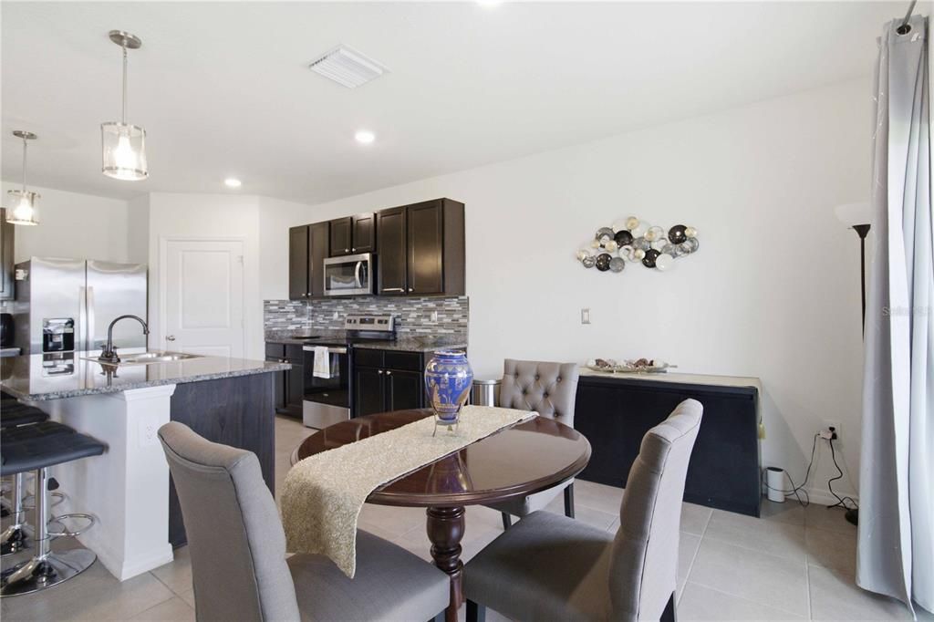 For Sale: $457,000 (5 beds, 3 baths, 2638 Square Feet)