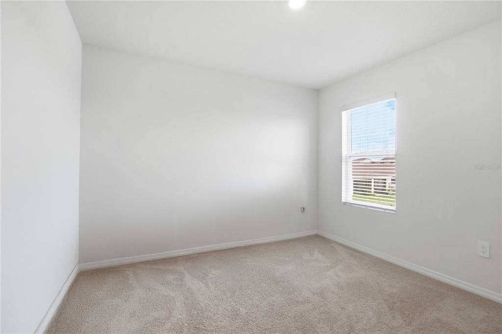 For Sale: $457,000 (5 beds, 3 baths, 2638 Square Feet)