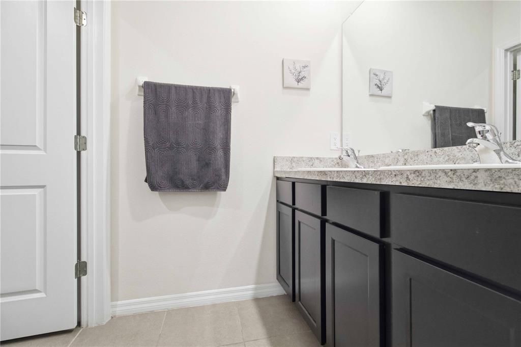 For Sale: $457,000 (5 beds, 3 baths, 2638 Square Feet)