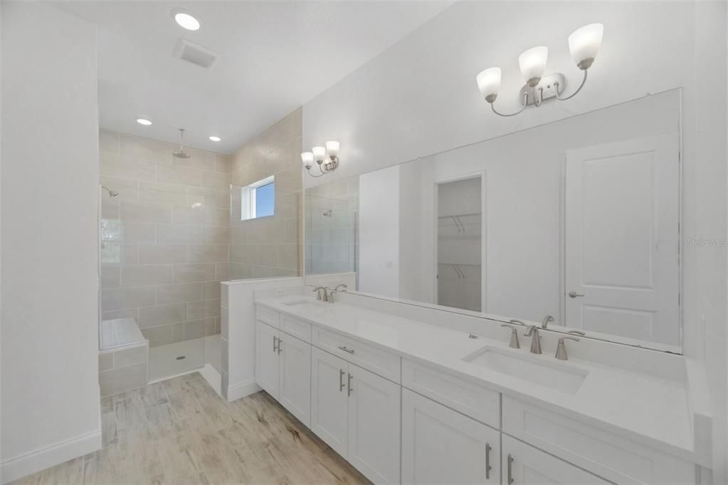 For Sale: $770,000 (4 beds, 4 baths, 2714 Square Feet)