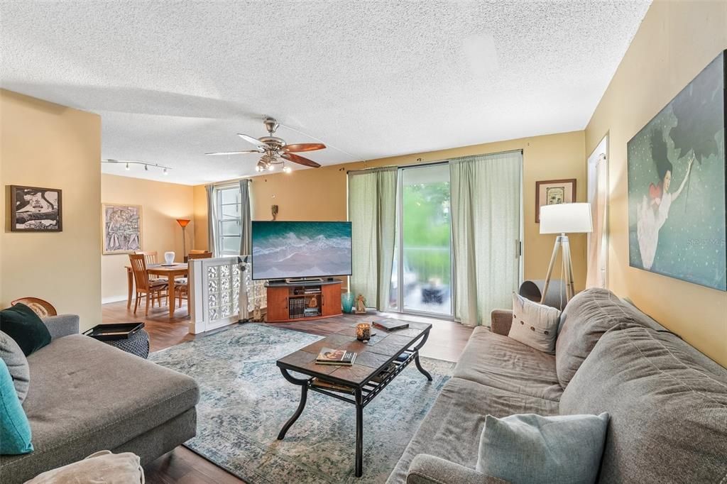 For Sale: $195,000 (1 beds, 1 baths, 1283 Square Feet)