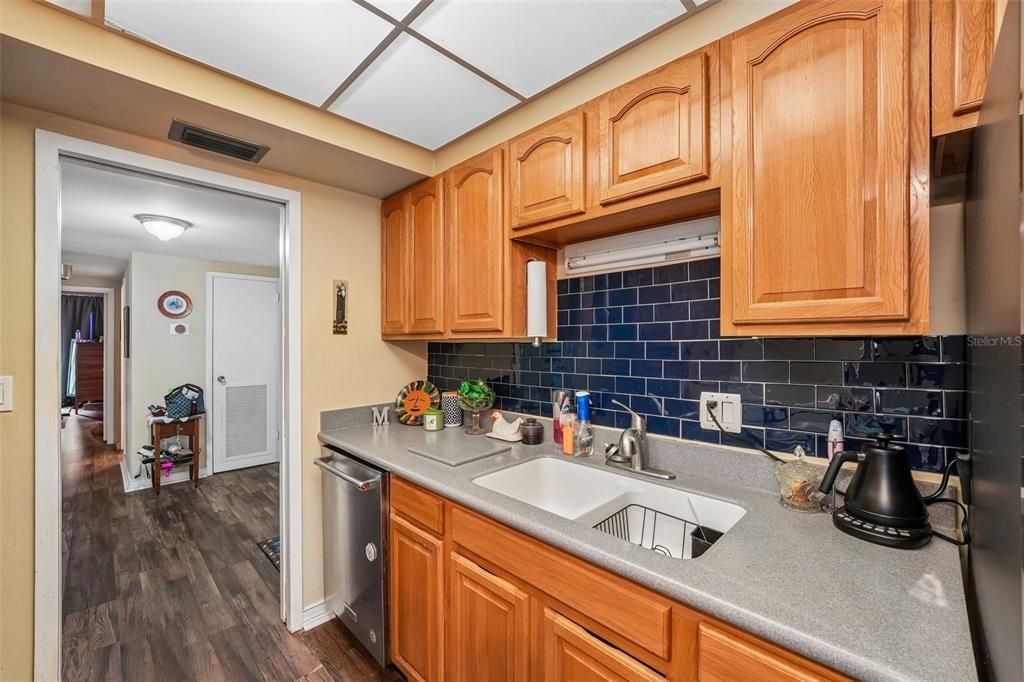 For Sale: $195,000 (1 beds, 1 baths, 1283 Square Feet)
