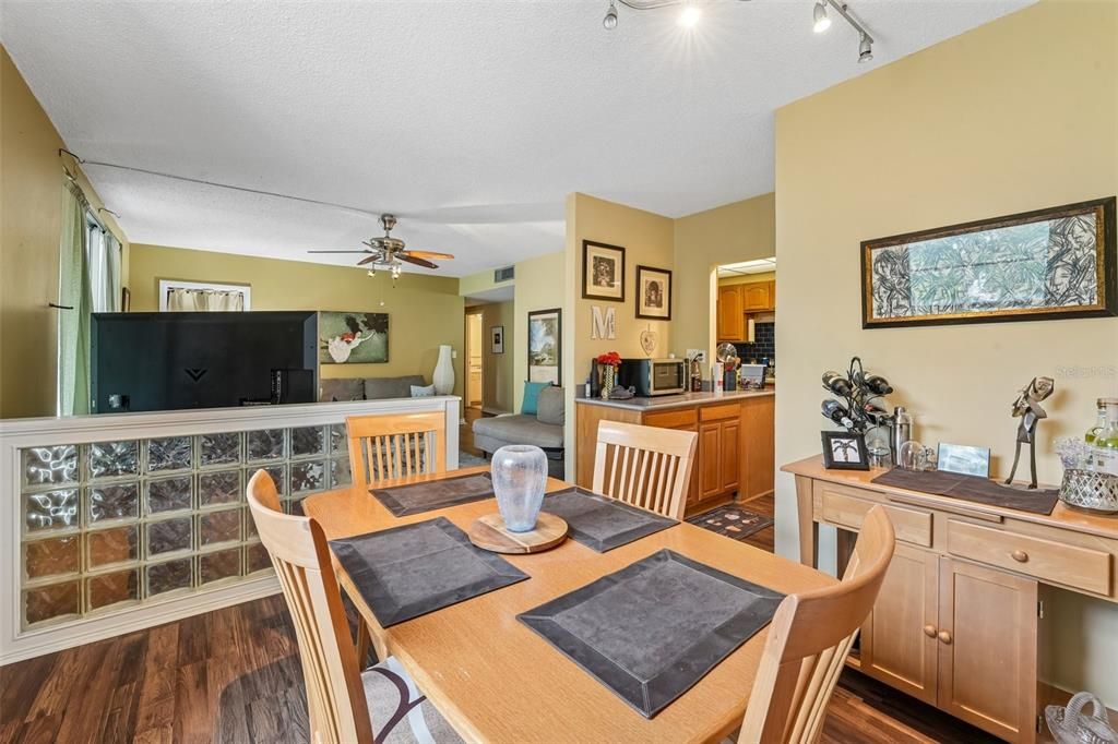 For Sale: $195,000 (1 beds, 1 baths, 1283 Square Feet)