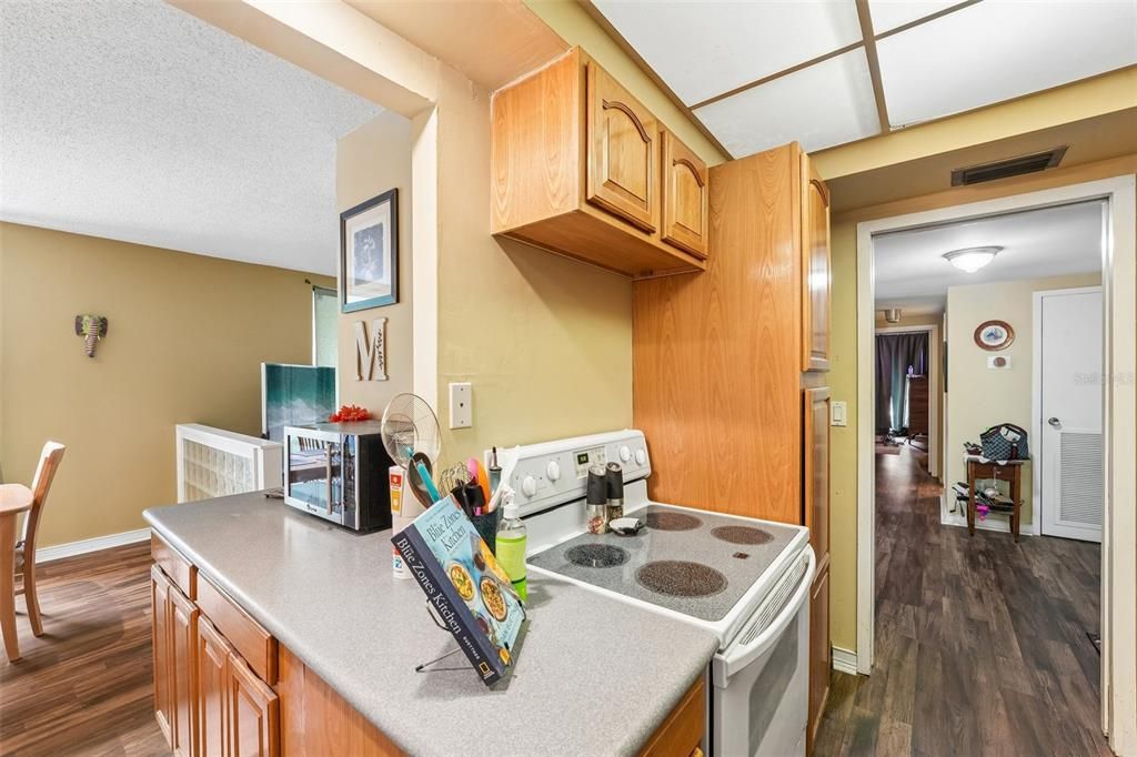 For Sale: $195,000 (1 beds, 1 baths, 1283 Square Feet)