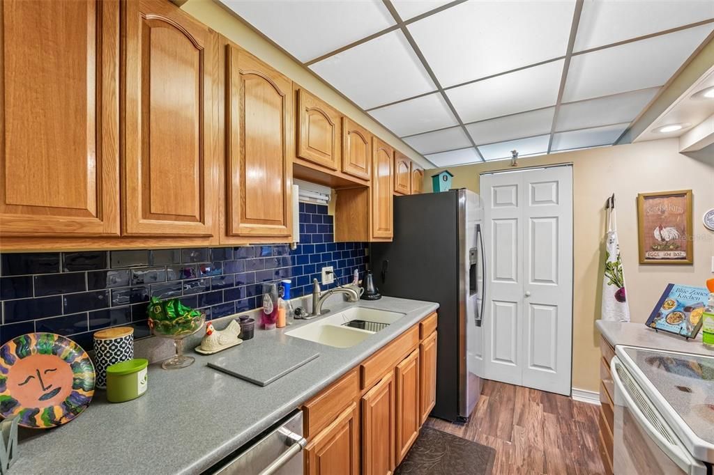 For Sale: $195,000 (1 beds, 1 baths, 1283 Square Feet)