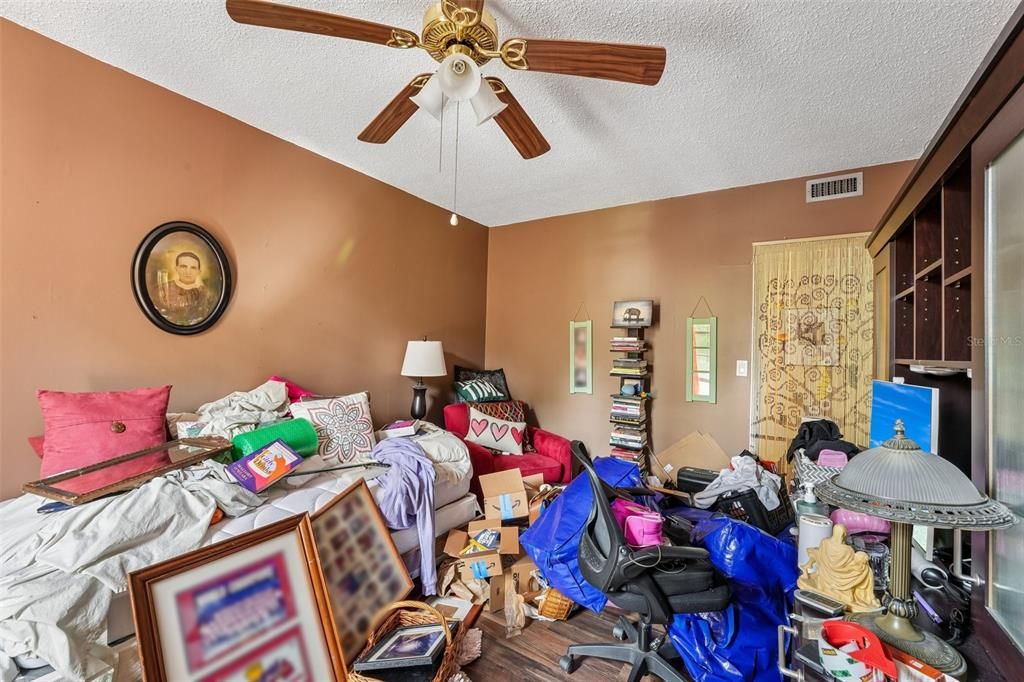 For Sale: $195,000 (1 beds, 1 baths, 1283 Square Feet)