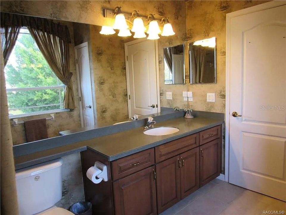 For Sale: $439,999 (3 beds, 2 baths, 2760 Square Feet)