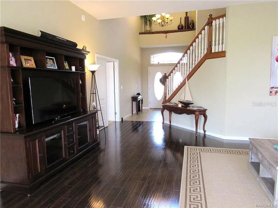 For Sale: $439,999 (3 beds, 2 baths, 2760 Square Feet)