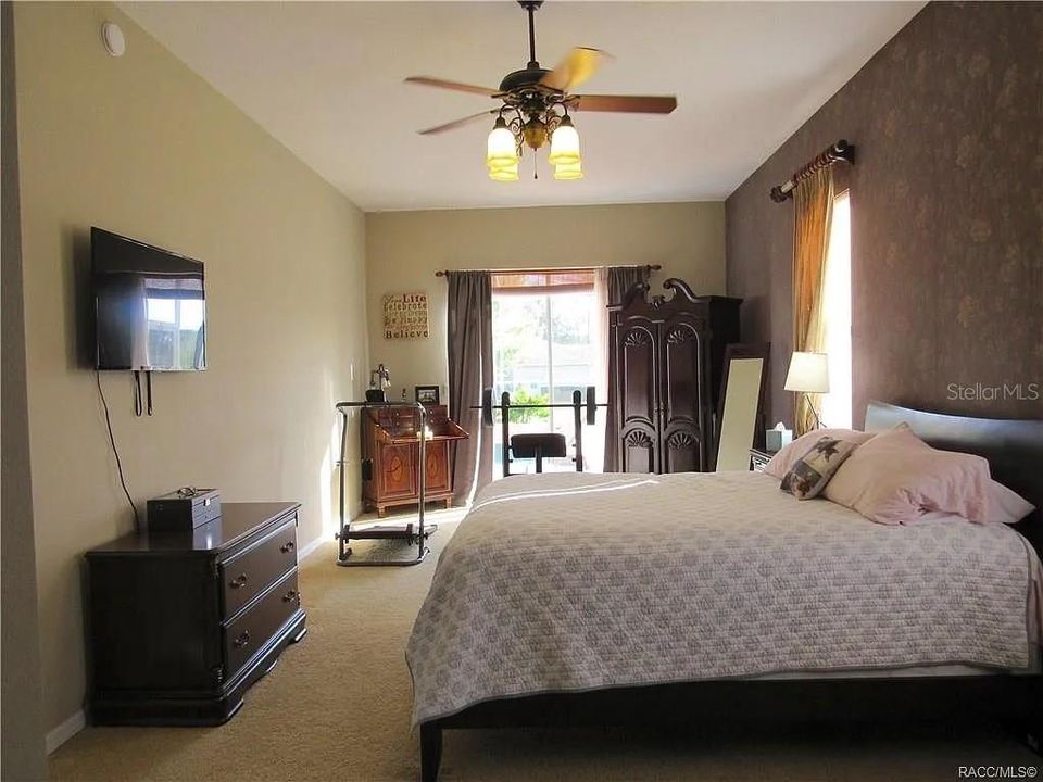 For Sale: $439,999 (3 beds, 2 baths, 2760 Square Feet)