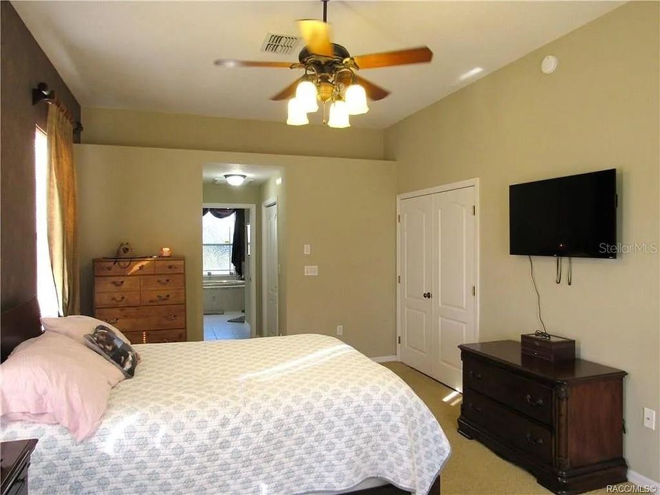 For Sale: $439,999 (3 beds, 2 baths, 2760 Square Feet)
