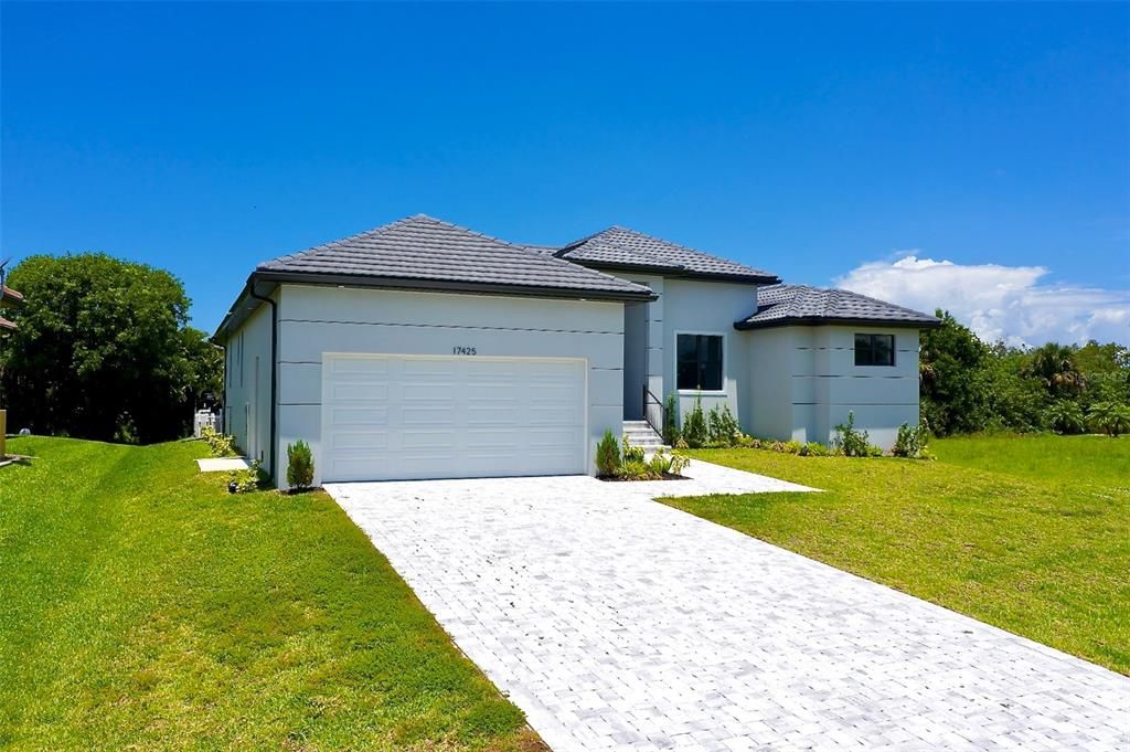 For Sale: $776,500 (3 beds, 2 baths, 2606 Square Feet)