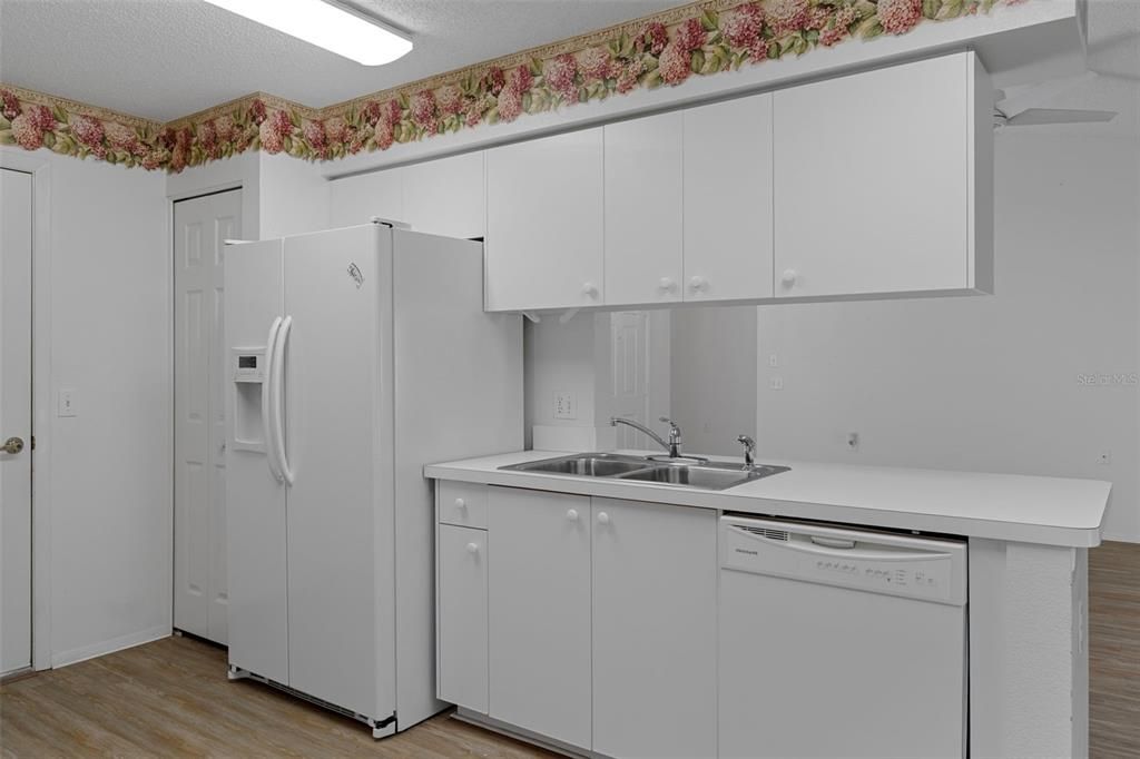 For Sale: $220,000 (2 beds, 2 baths, 1089 Square Feet)