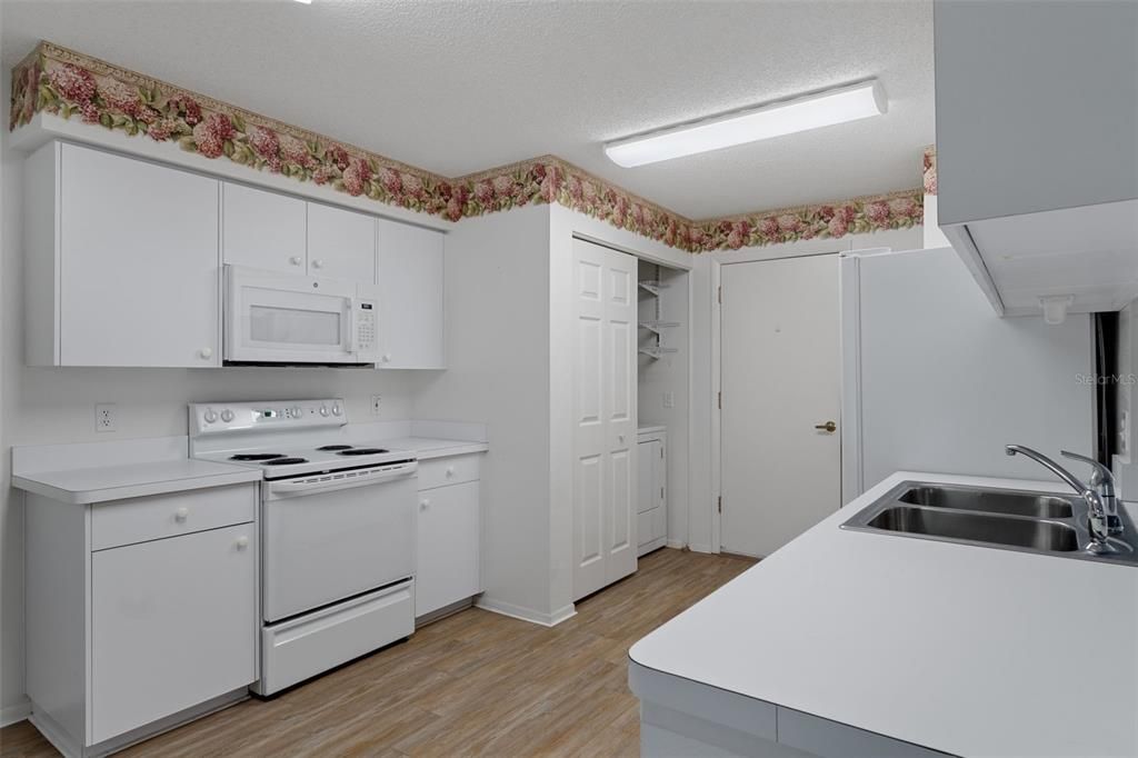 For Sale: $220,000 (2 beds, 2 baths, 1089 Square Feet)