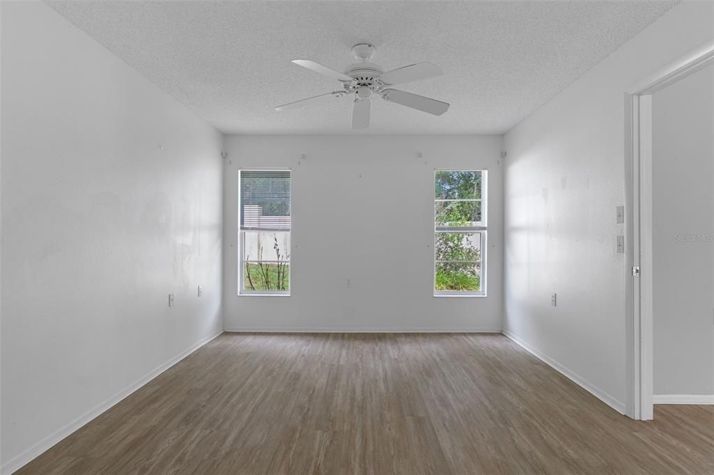 For Sale: $220,000 (2 beds, 2 baths, 1089 Square Feet)