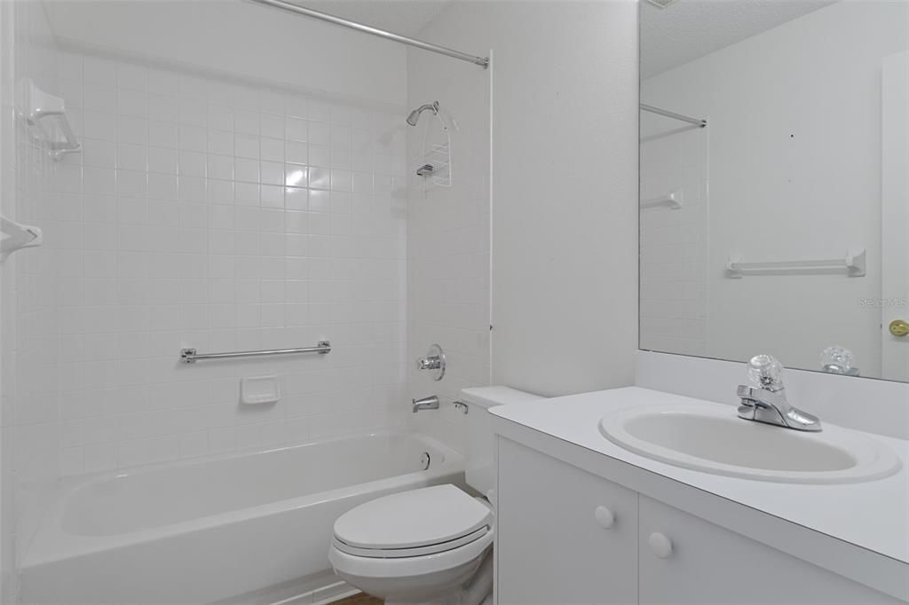 For Sale: $220,000 (2 beds, 2 baths, 1089 Square Feet)
