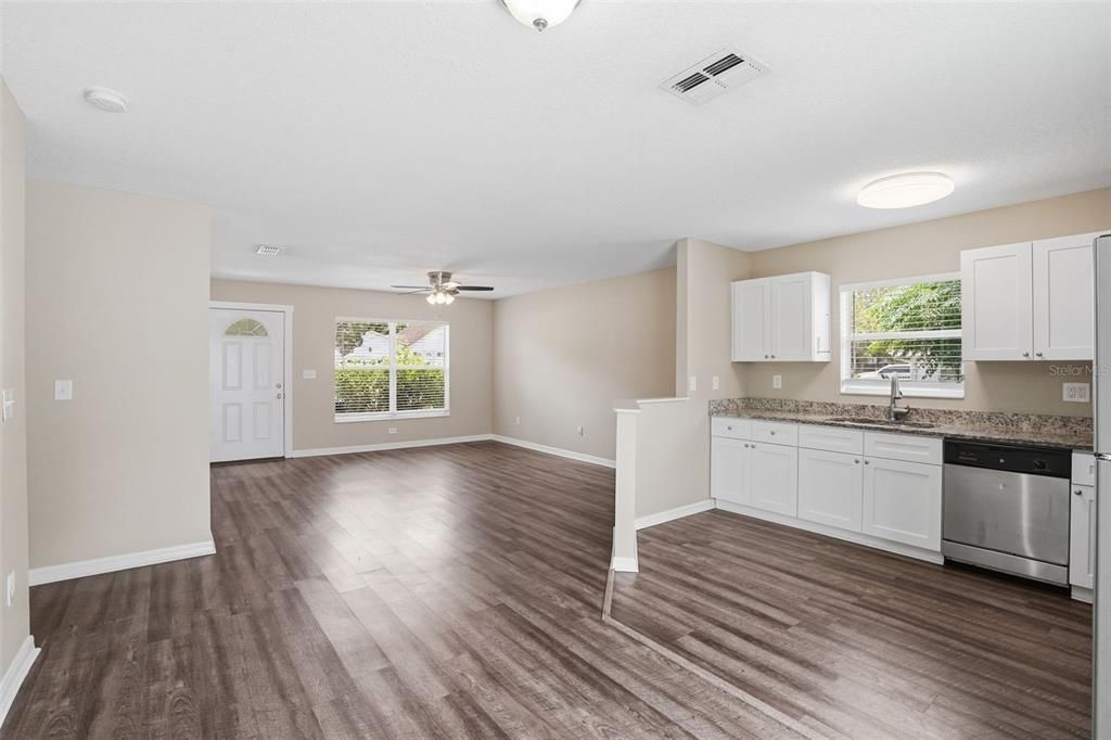 For Sale: $261,690 (3 beds, 2 baths, 1200 Square Feet)