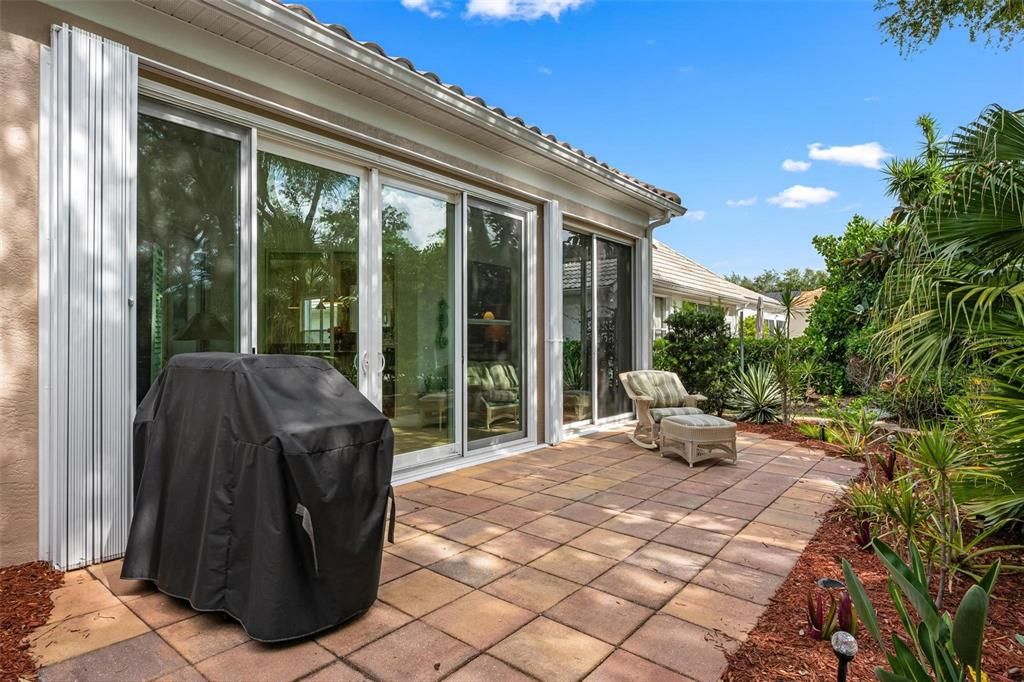 Под контрактом: $439,500 (3 спален, 2 ванн, 1906 Квадратных фут)