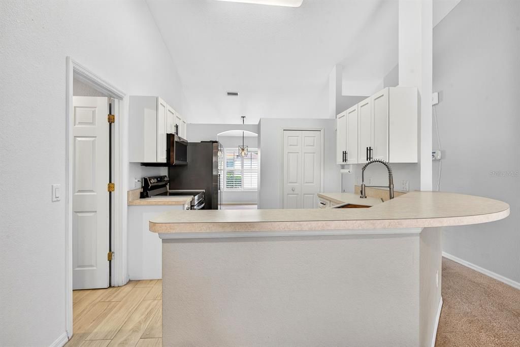 For Sale: $350,000 (3 beds, 2 baths, 1662 Square Feet)
