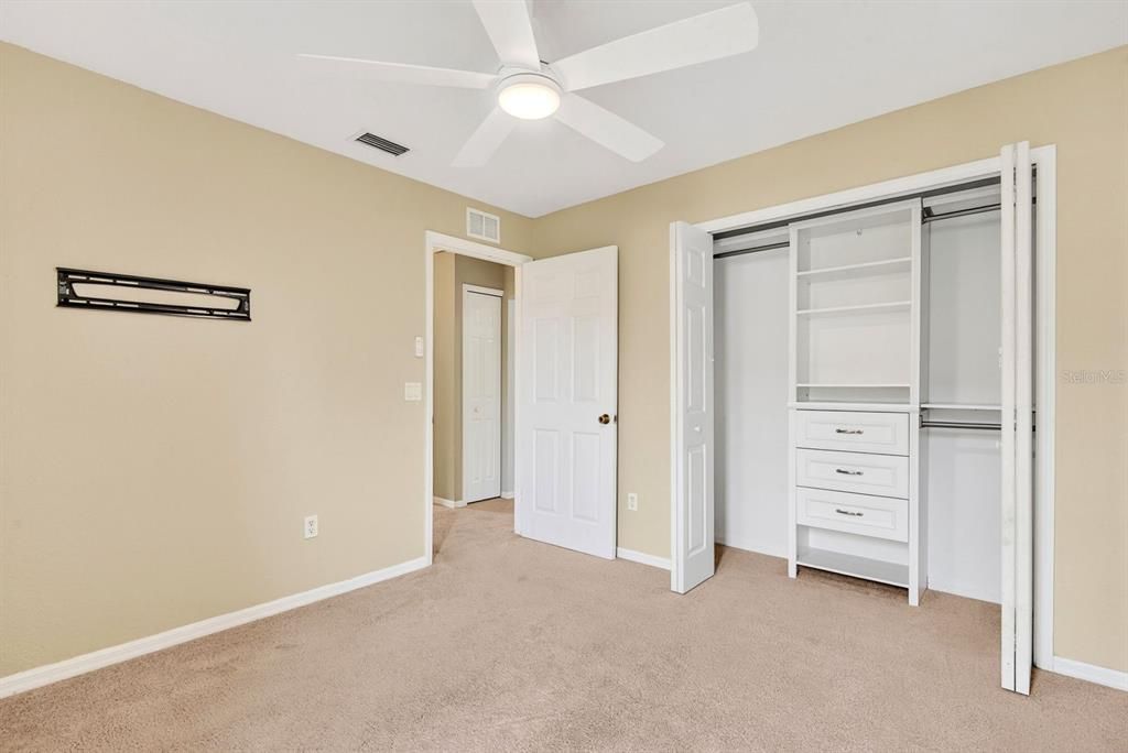 For Sale: $350,000 (3 beds, 2 baths, 1662 Square Feet)