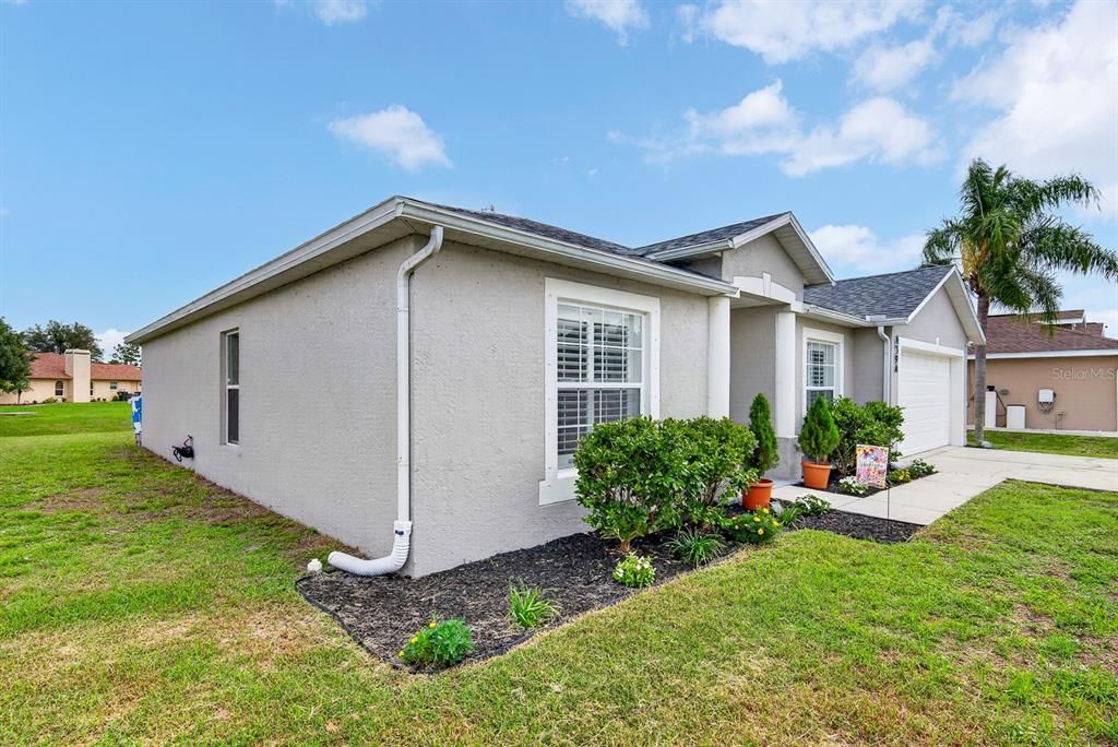 For Sale: $350,000 (3 beds, 2 baths, 1662 Square Feet)