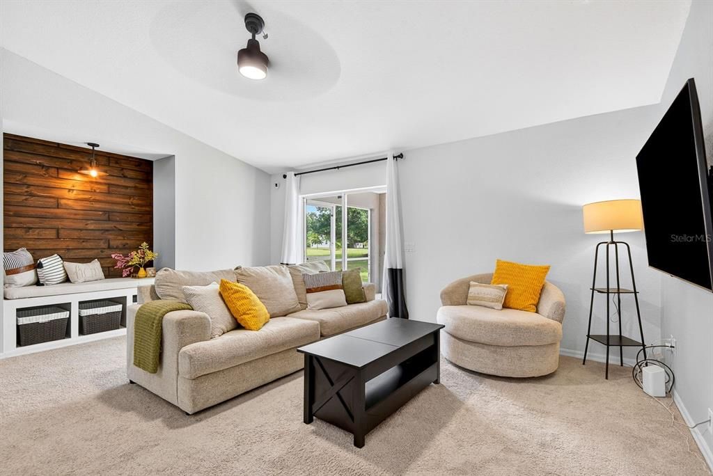 For Sale: $350,000 (3 beds, 2 baths, 1662 Square Feet)