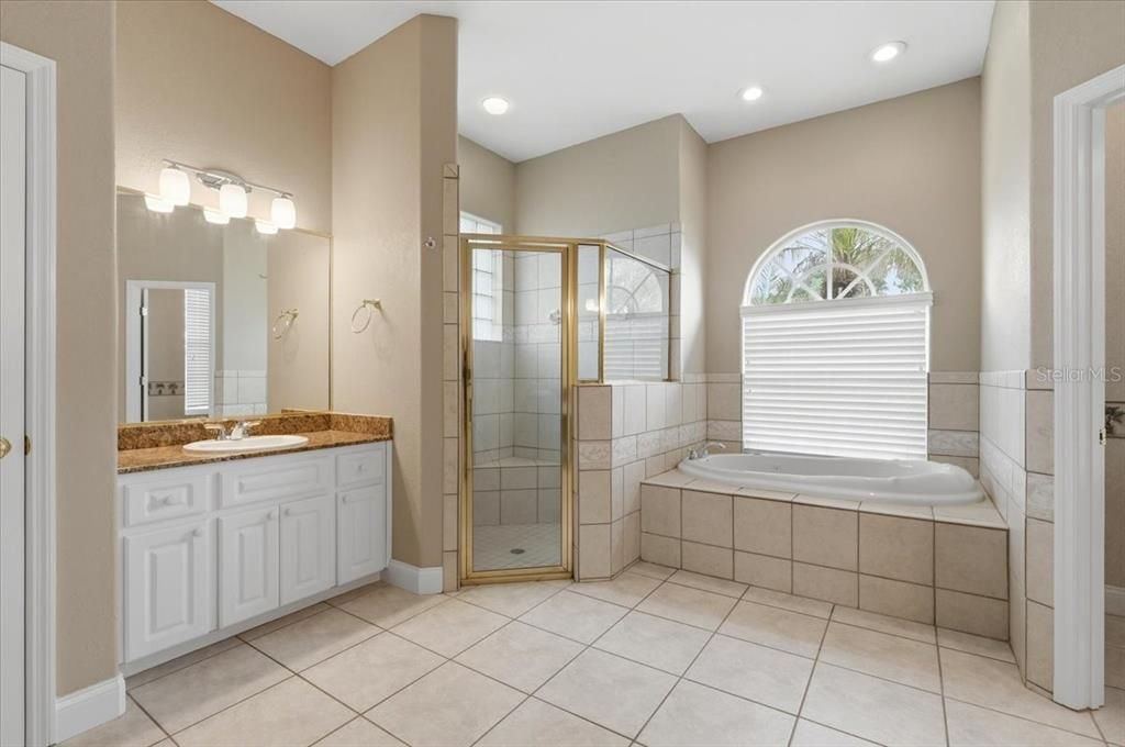 For Sale: $525,000 (4 beds, 2 baths, 2583 Square Feet)