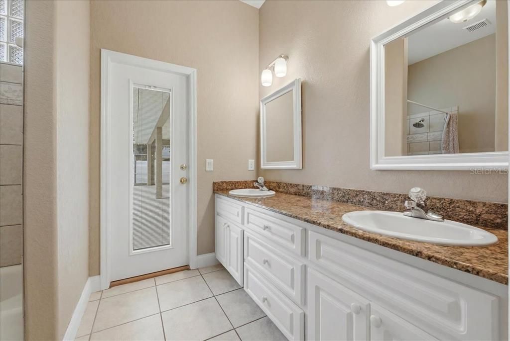 For Sale: $525,000 (4 beds, 2 baths, 2583 Square Feet)